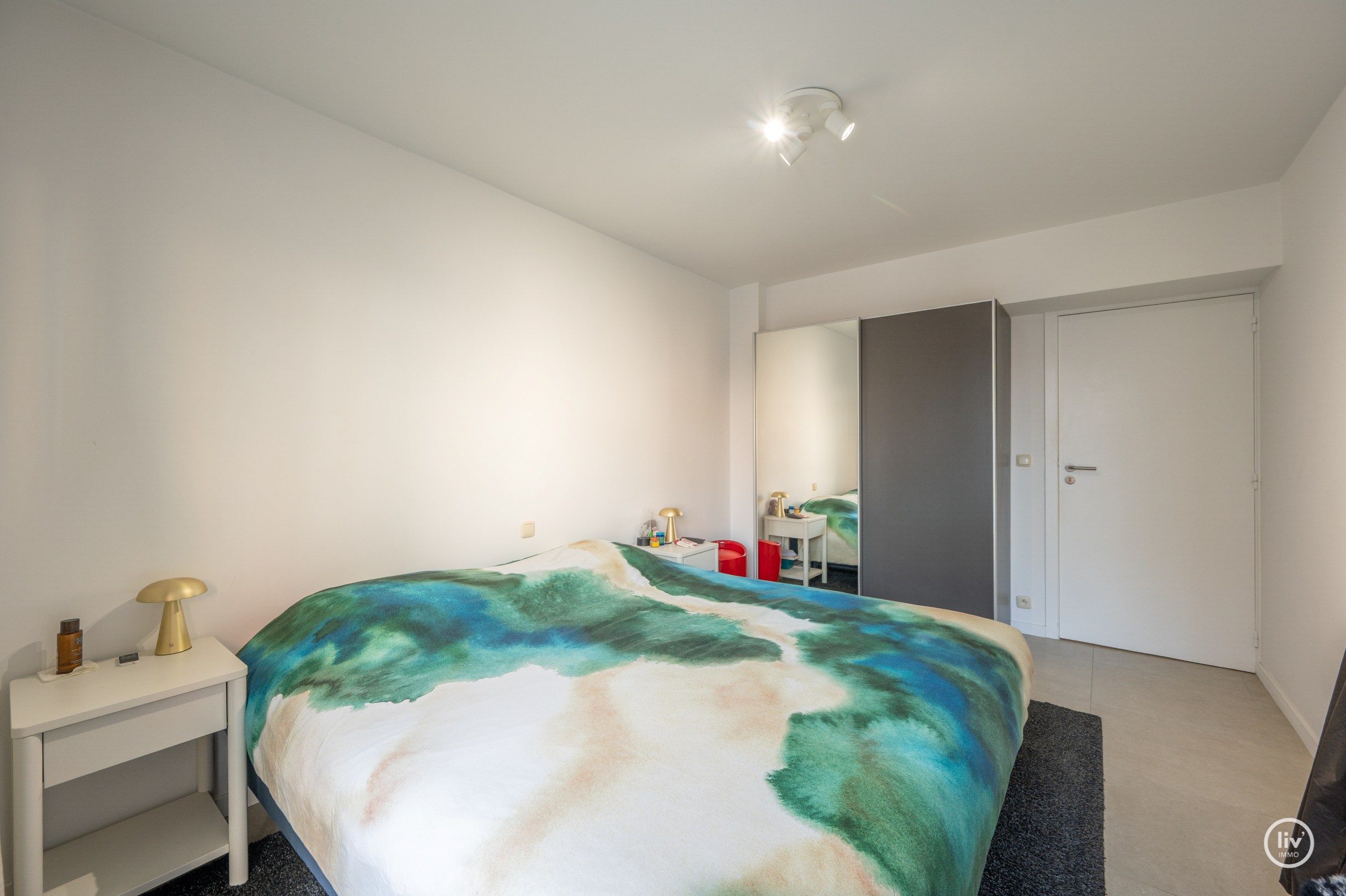 Uiterst lichtvol appartement met twee slaapkamers op het Alfred Verweeplein. 