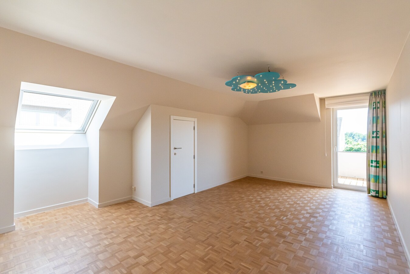 Stijlvol gerenoveerde woning in residentiële wijk op 1254 m² 