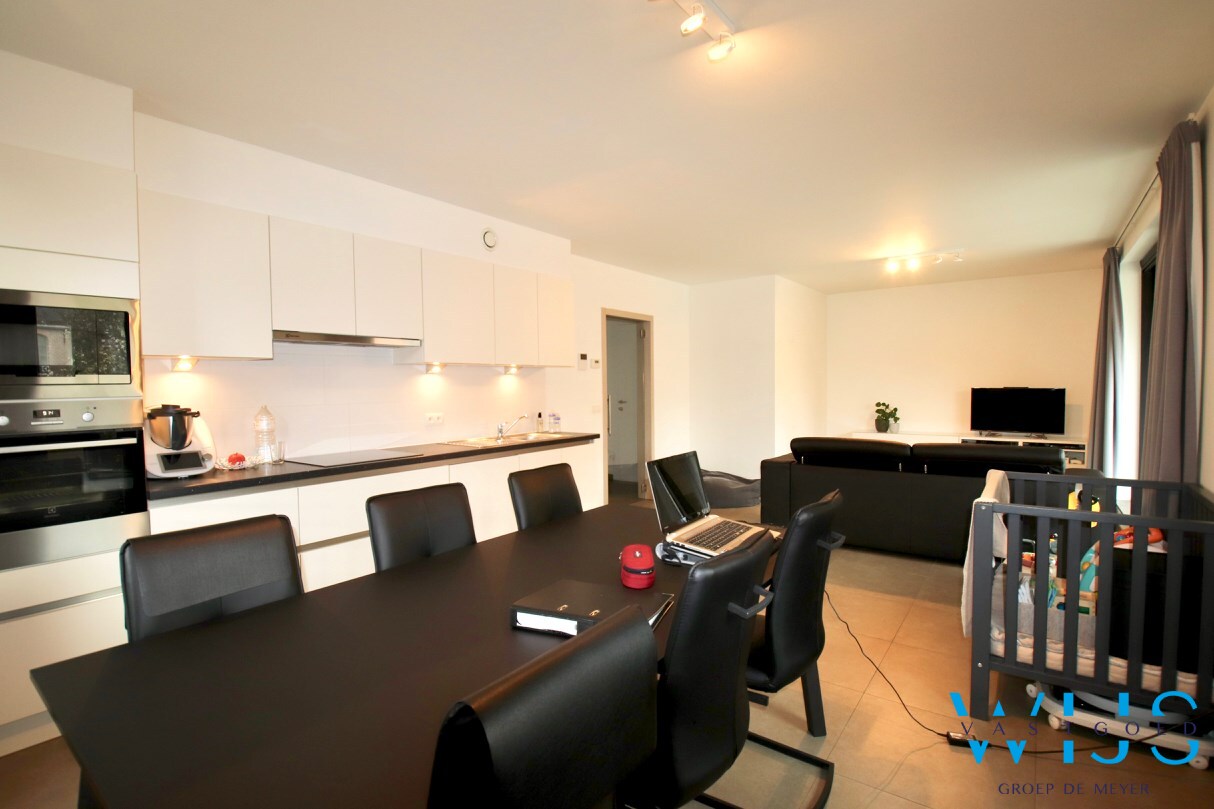 Instapklaar tweeslaapkamer appartement met 2 terrassen te Kluizen ! 