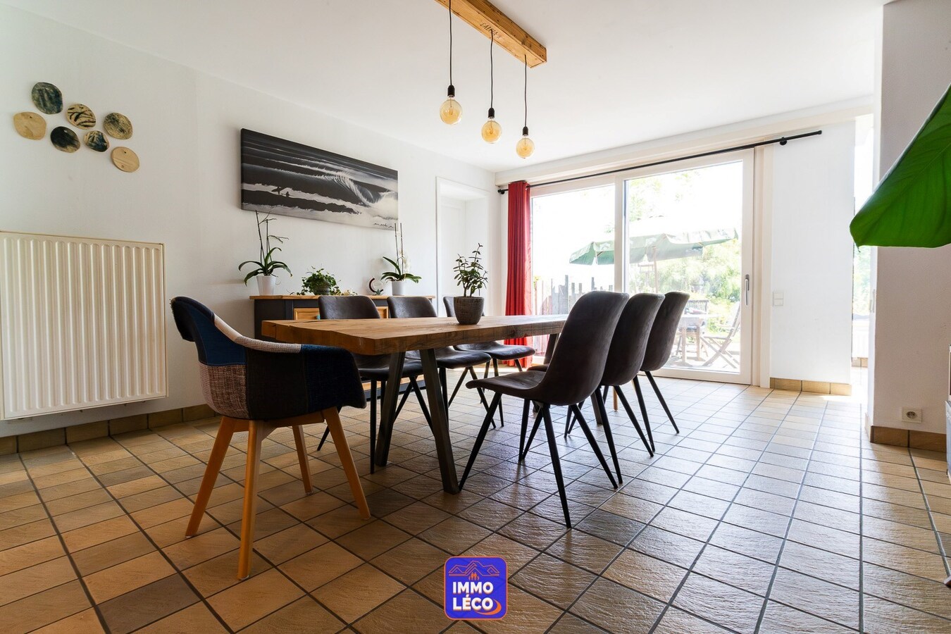 Maison aux volumes impressionnants, érigée sur 1457m², 4 garages, TOP SECTEUR ! COUP DE COEUR ! 