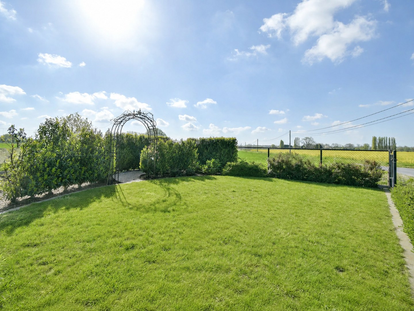 Ruwbouwwoning met tal van mogelijkheden in rustige ligging te Kortemark! 