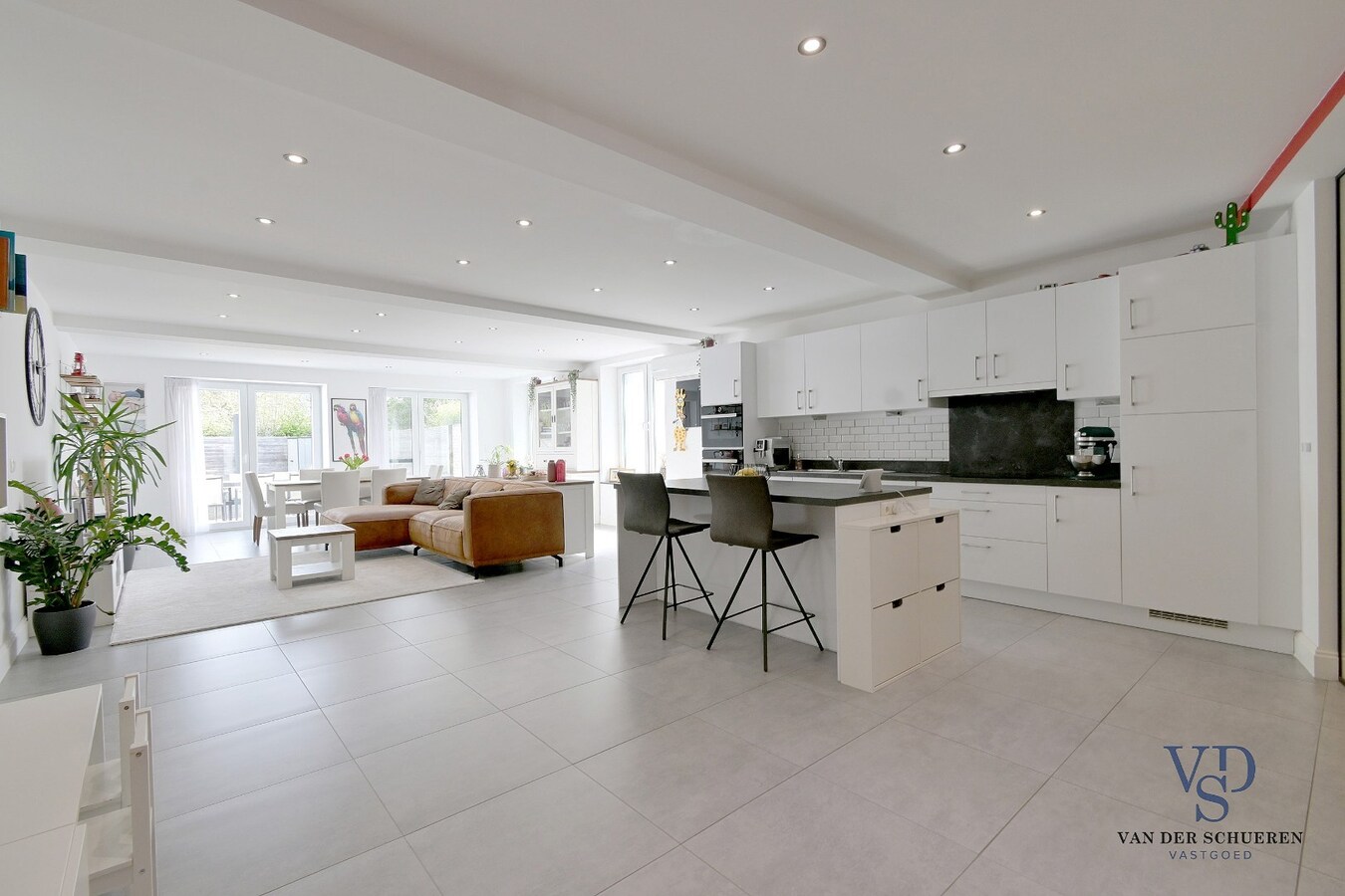 Exceptioneel ruime woning - instapklaar. 
