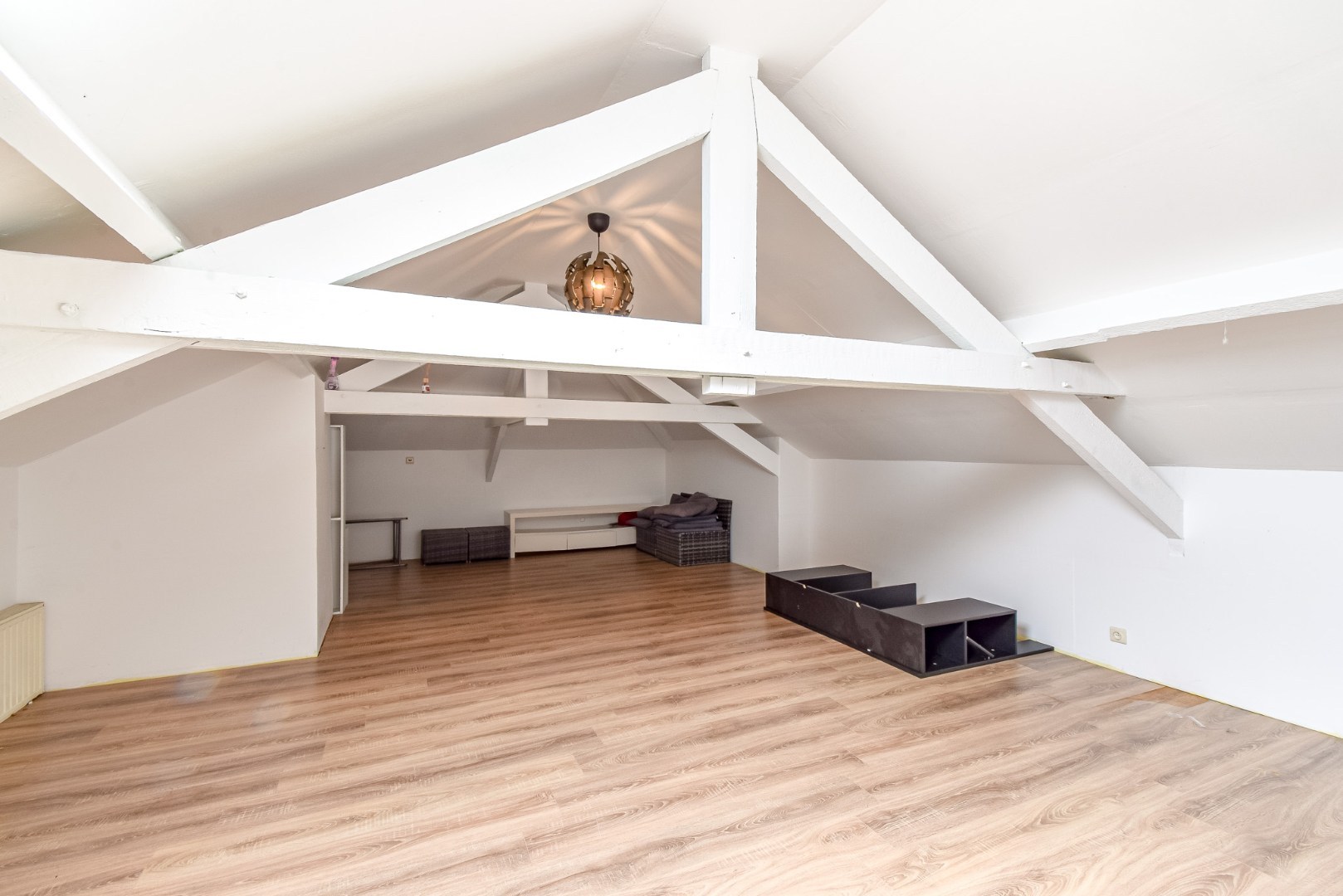 Ruime gezinswoning met grote tuin en 4 slaapkamers in  rustige woonwijk te Gistel 