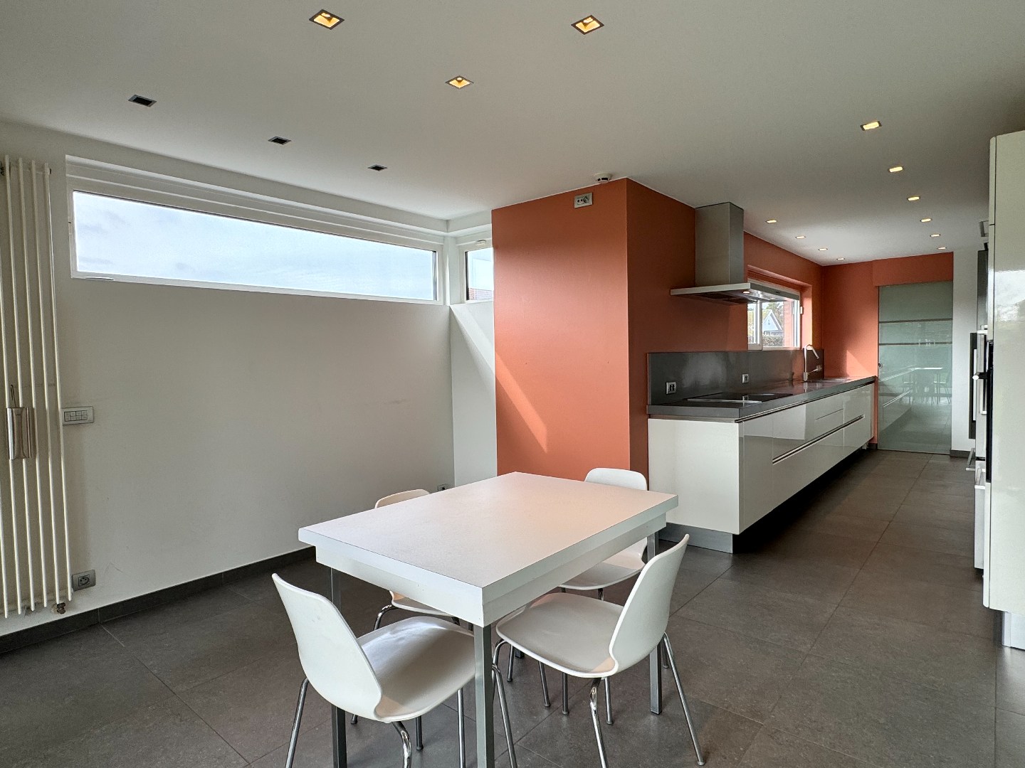 Stijlvolle villa op 909 m² met garage en afgesloten tuin 