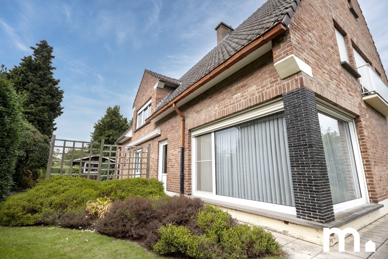 Alleenstaande villa met 4 slaapkamers en zonnige tuin te Harelbeke op 1005 m² 
