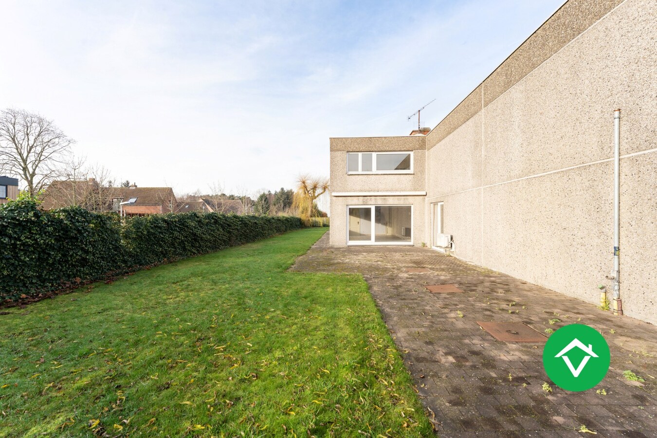 Bedrijfsgebouw met woonst te Ichtegem 