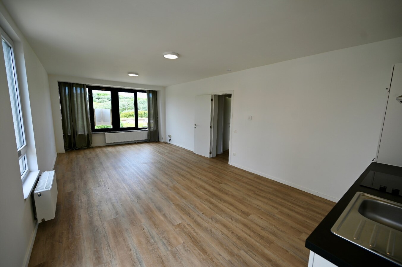 LICHTRIJK INSTAPKLAAR APPARTEMENT MET DUINENZICHT EN GESLOTEN GARAGEBOX 