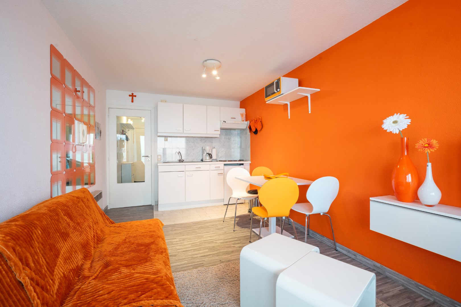 STUDIO MET FRONTAAL ZEEZICHT EN TERRAS OP TOPLIGGING 