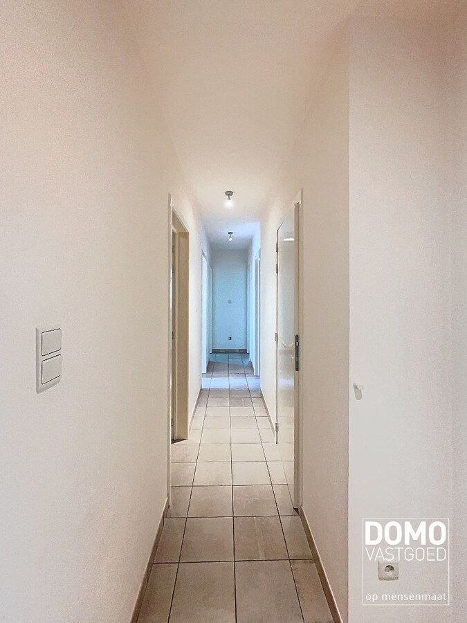 GELIJKVLOERS APPARTEMENT MET TUIN EN GARAGEBOX GELEGEN TE TUILT  (KURINGEN) 