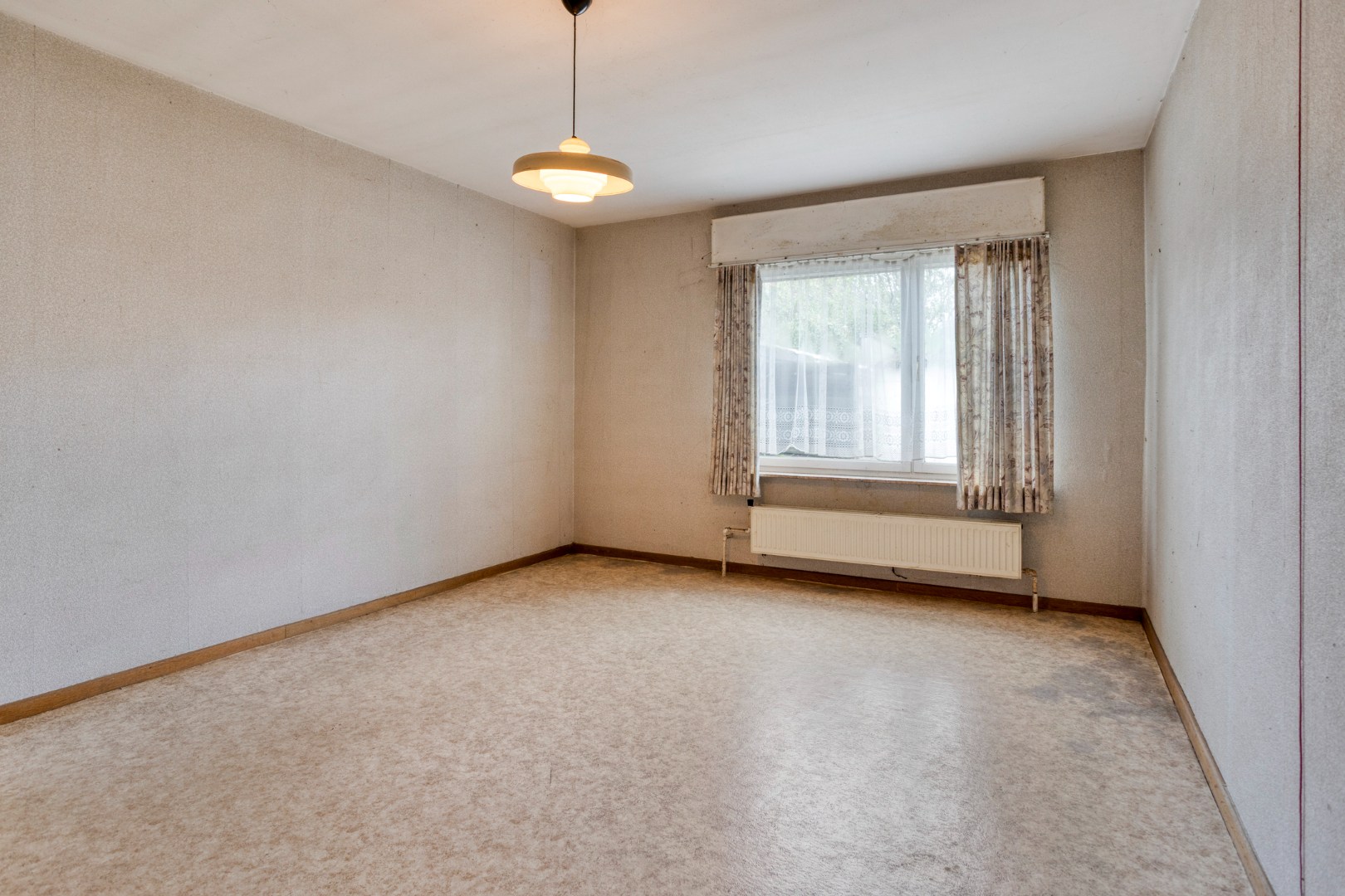 Te renoveren laagbouwwoning in een landelijke omgeving in Geel op een perceel van 16.050m² 