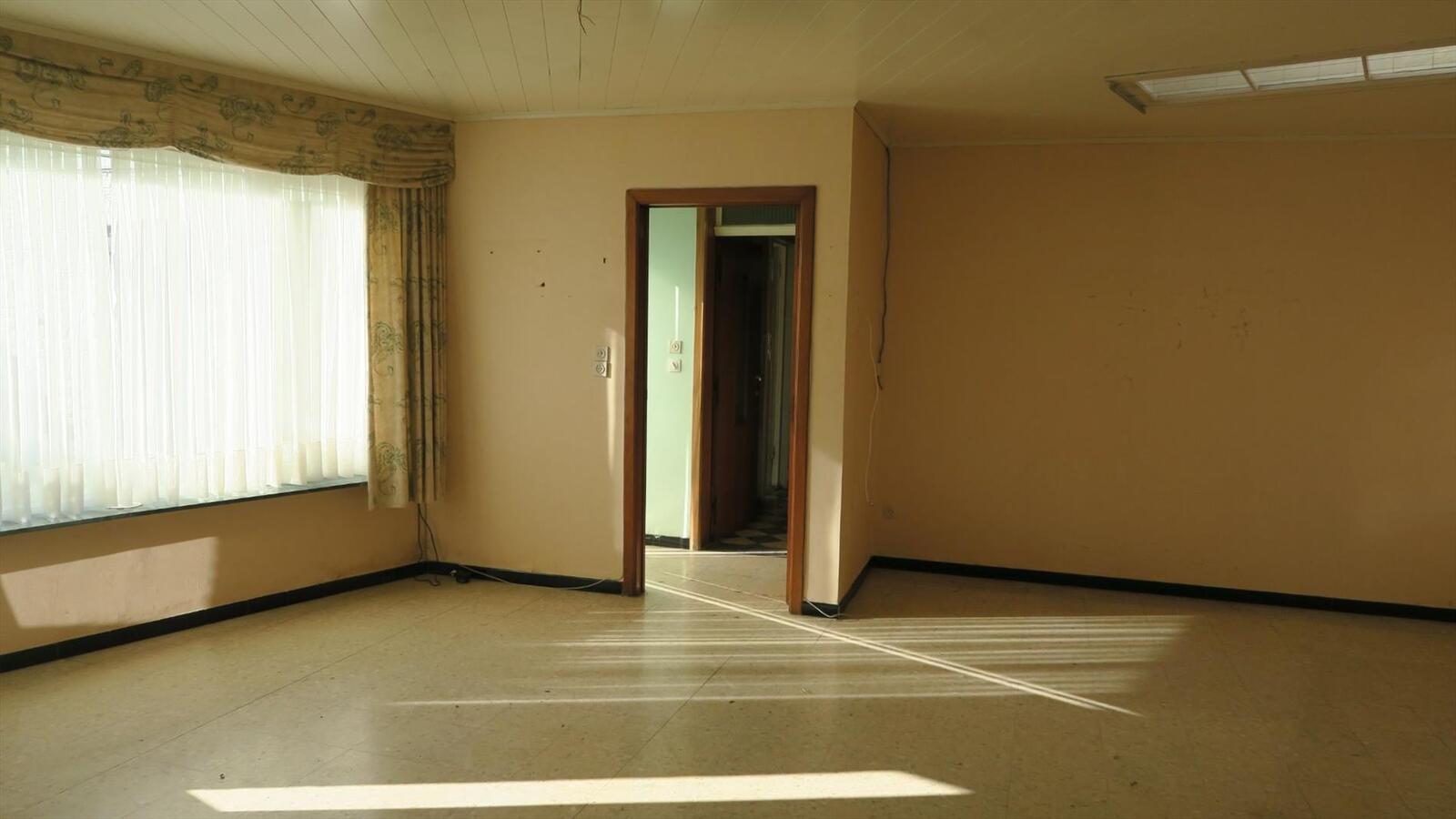 Verrassend ruime halfopen woning op  850 m² 