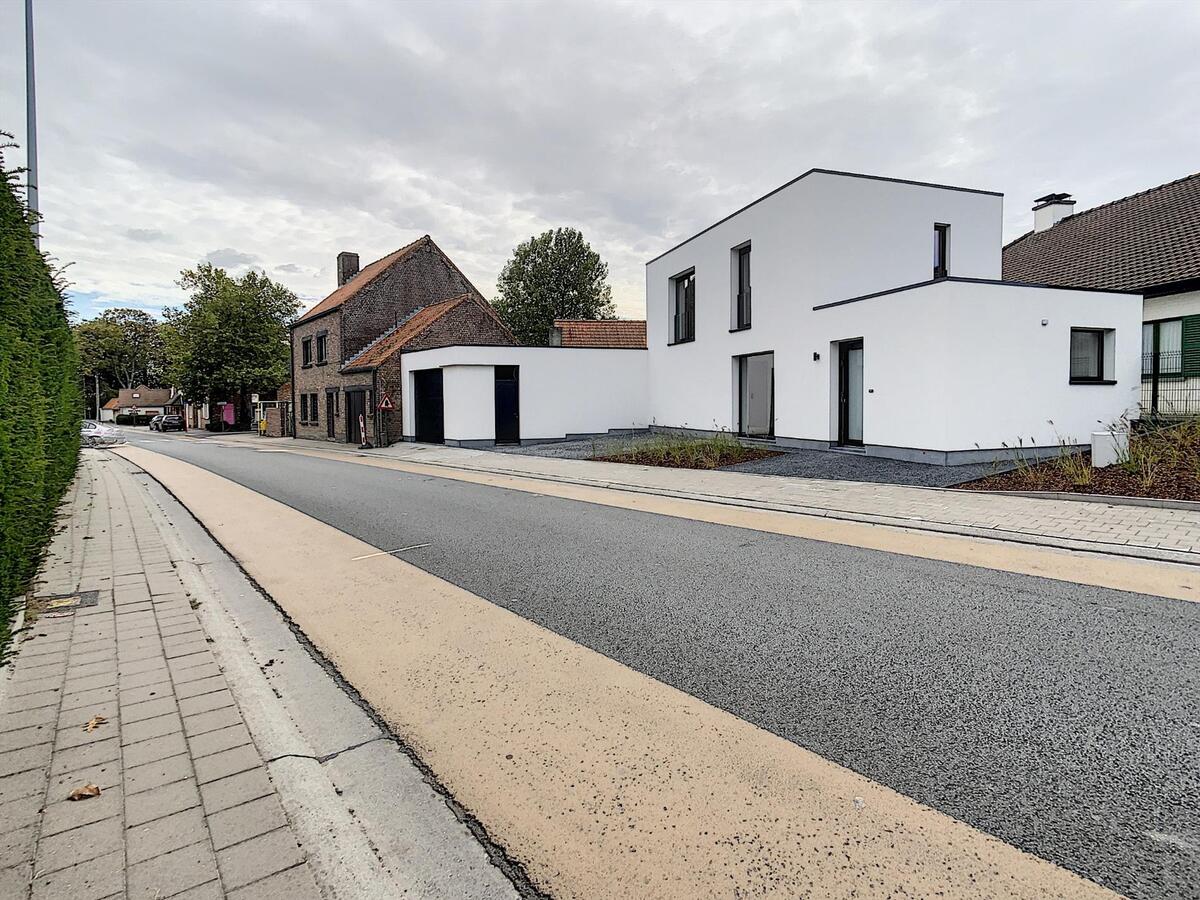 Verkocht! Totaal gerenoveerde moderne woning 