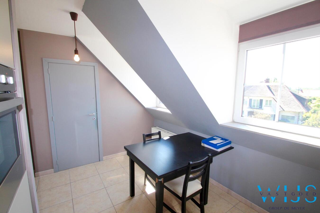 Gezellige 2 slaapkamerduplex mét garage 