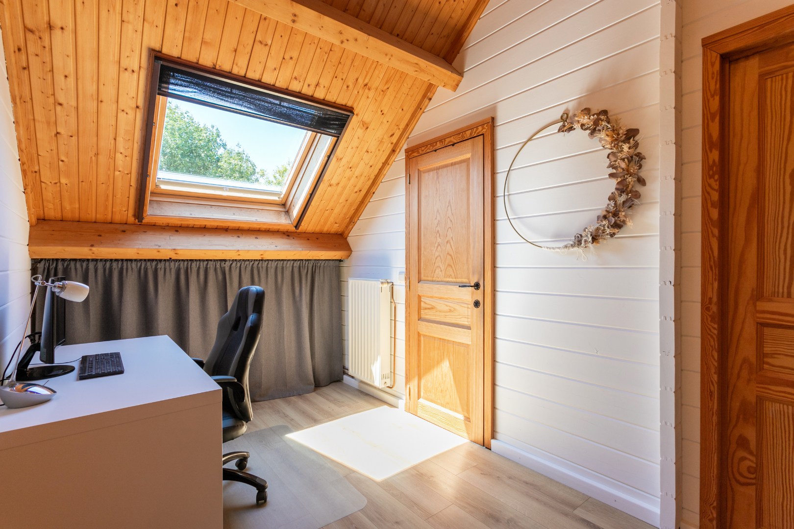 Verzorgde 4-gevelwoning met 2 slpk en garage te Halle op 6a74ca 