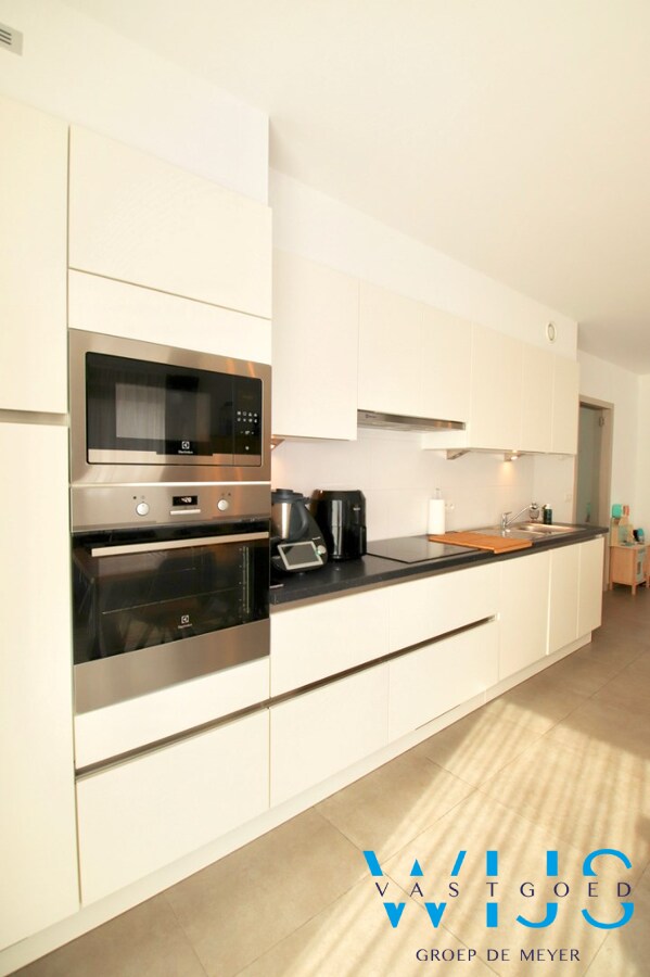 Energiezuinig GELIJKVLOERS appartement in hartje Kluizen ! 