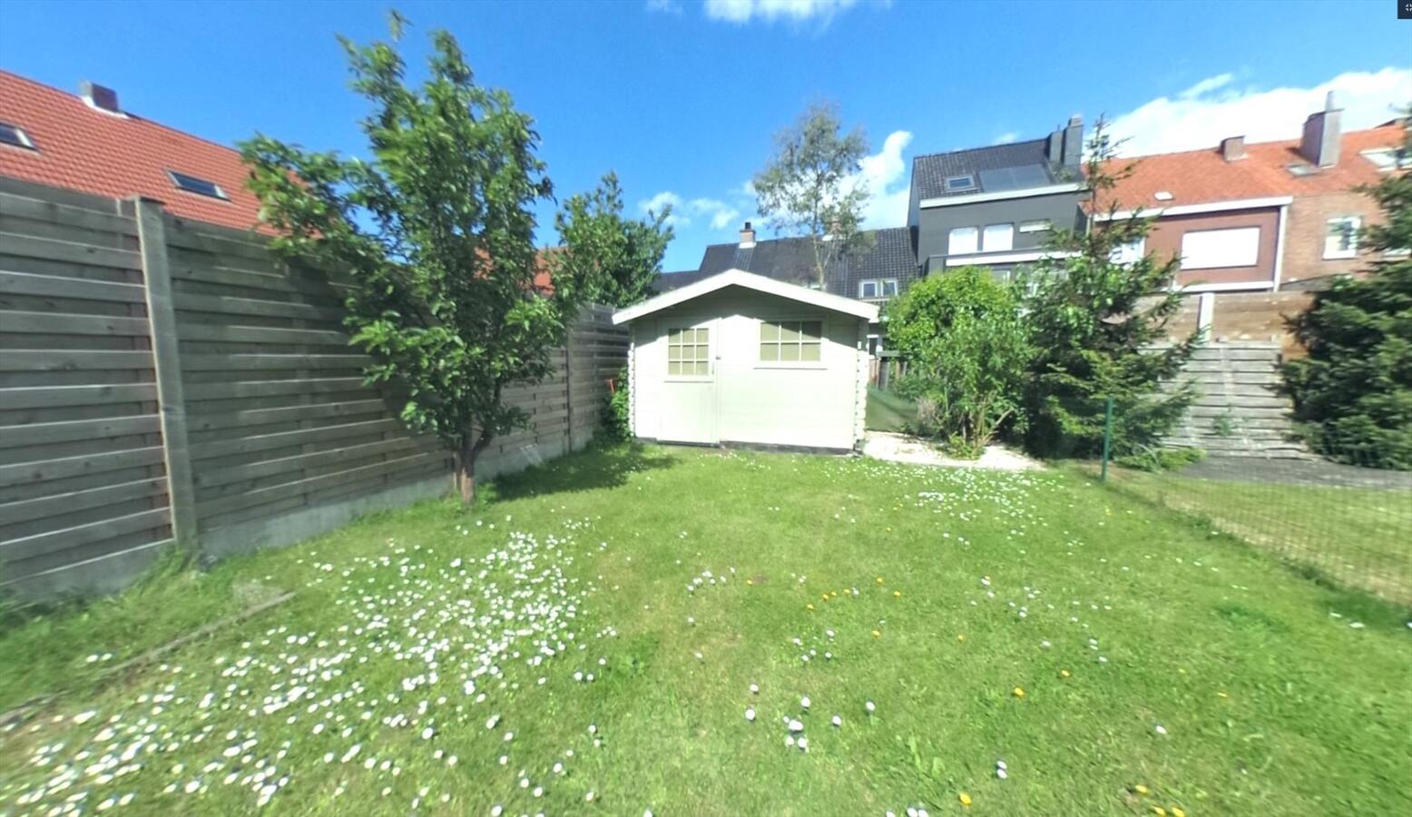 MODERNE BEL-ETAGE WONING MET MOOIE TUIN 