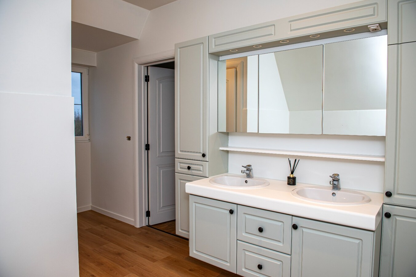 Prachtige landelijke villa met zwemvijver en paardenfaciliteiten 13.459m² 