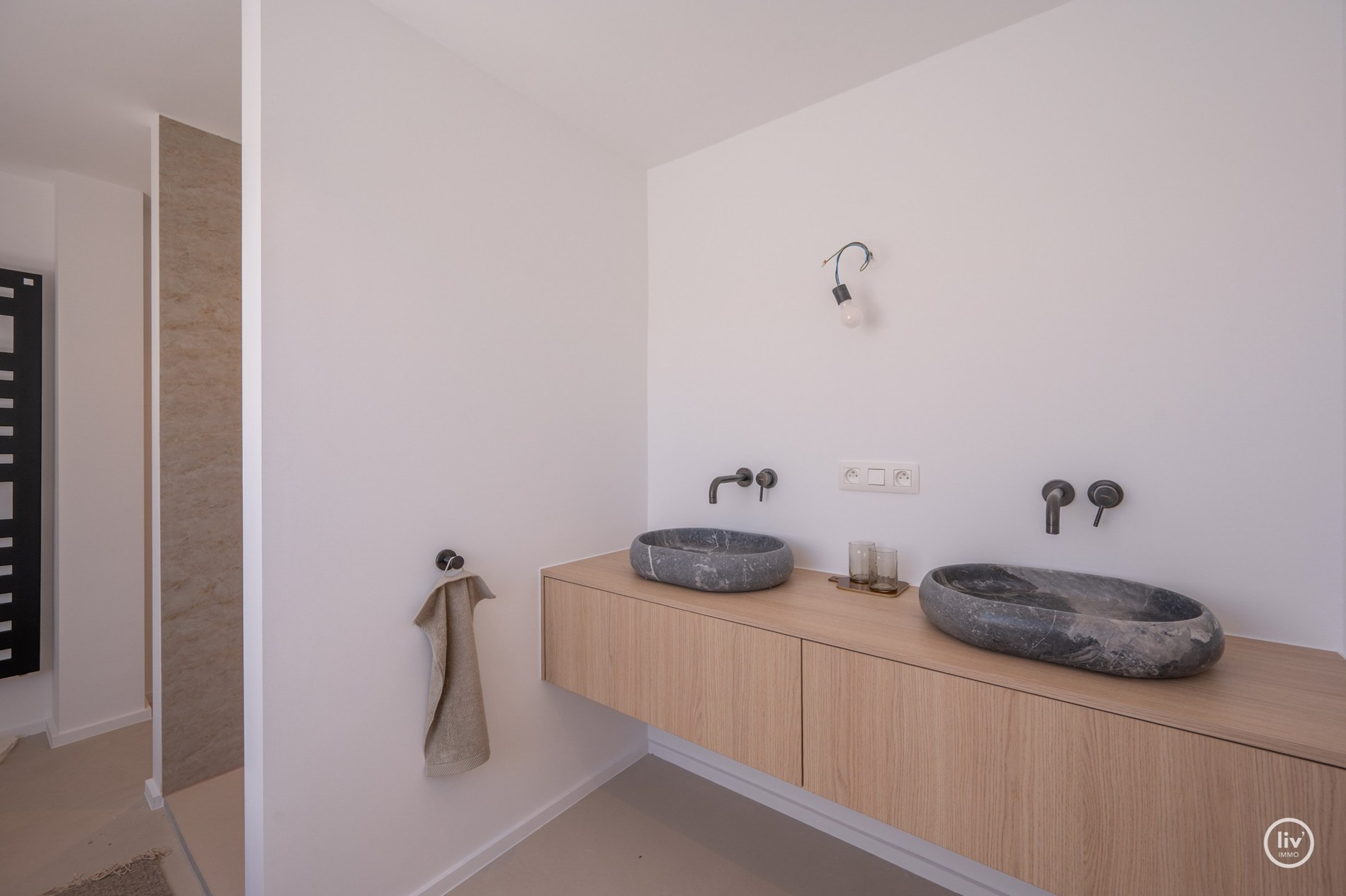 Prachtige ruime duplex (216 m2) top gerenoveerd gelegen op de Leopoldlaan te Knokke. 