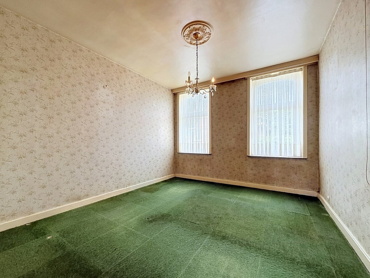 Ruime, te renoveren woning met veel potentieel te Erwetegem 