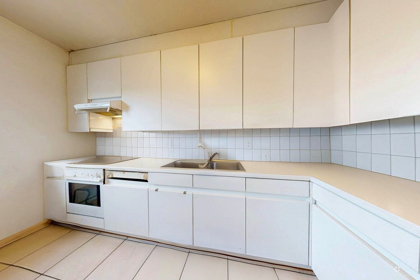 Woonkamer achteraan ontmeubeld