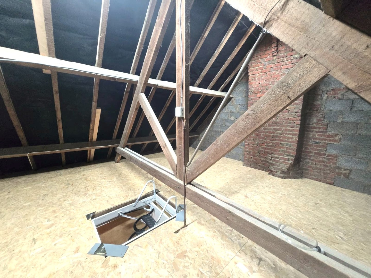 Rustig gelegen, recent gerenoveerde halfopen woning 