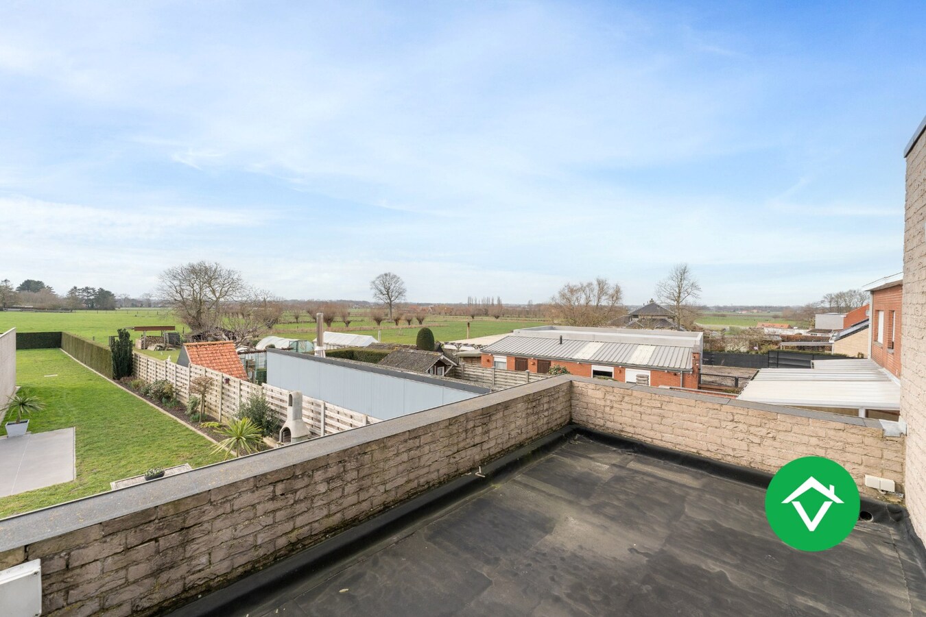 Alleenstaande woning met 4 slaapkamers en garage te Aartrijke 