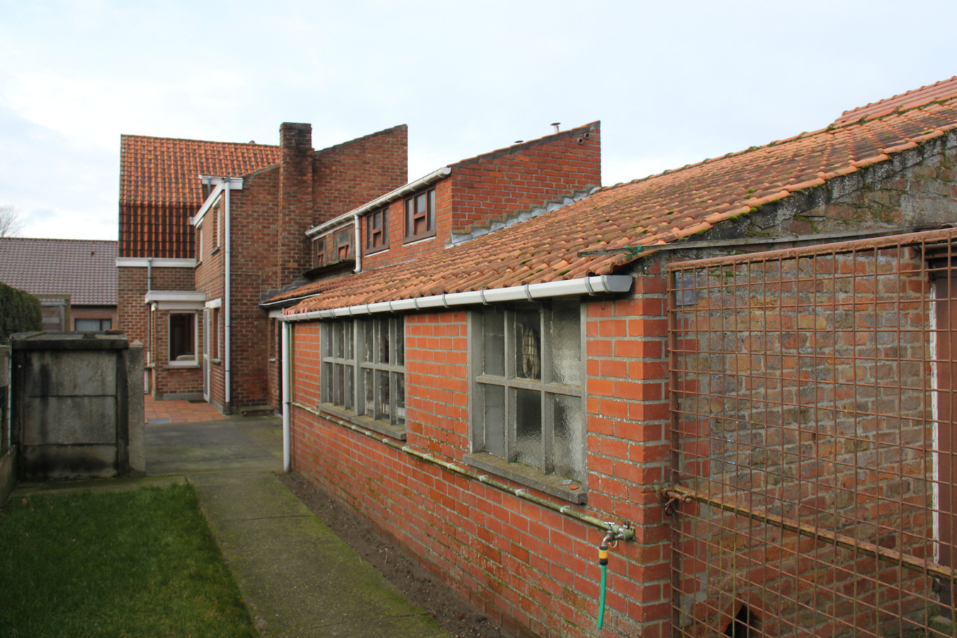 Rustig gelegen alleenstaande woning met uitweg 