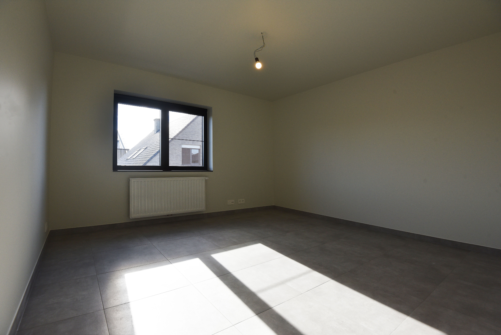 NIEUWBOUW open bebouwing (BEN-woning) met 3 slpks, carport, tuinhuis en tuin te Adegem 