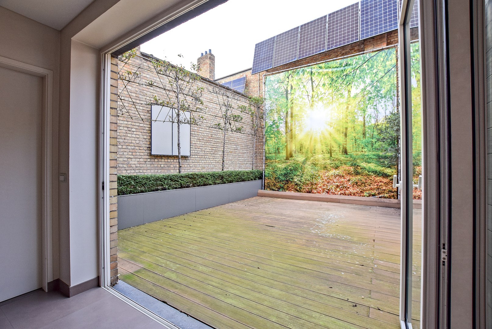 Kwalitatief afgewerkte woning met handelsruimte (536m² bewoonbaar) op een toplocatie. 