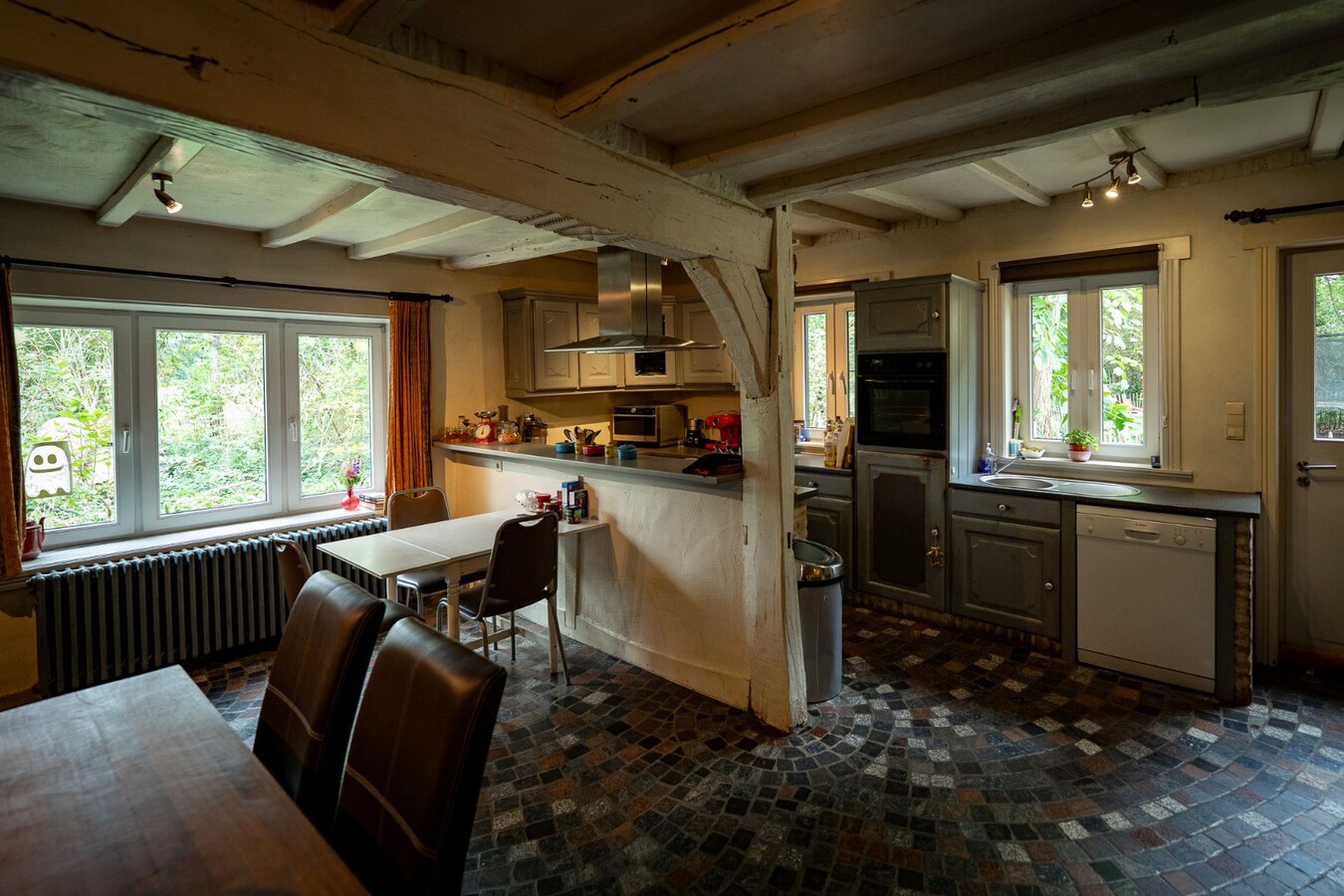 Authentic farm with meadow on approximately 1ha in Ham 