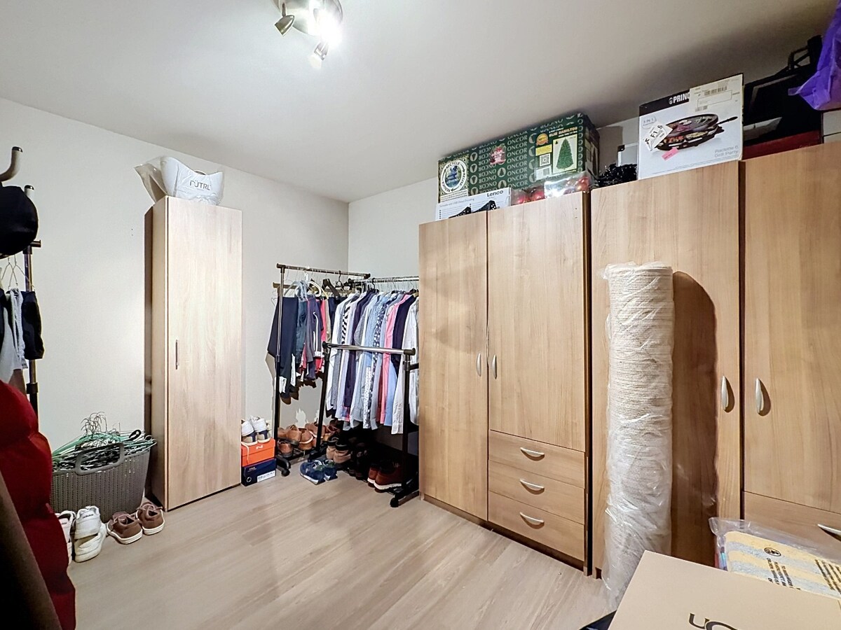 Verder te renoveren woning met garage en tuin nabij centrum Herzele 