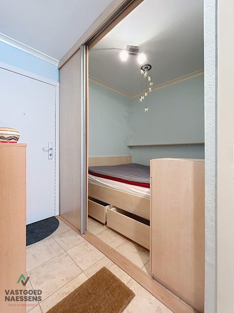 Studio prête à emménager avec vue latérale sur la mer 