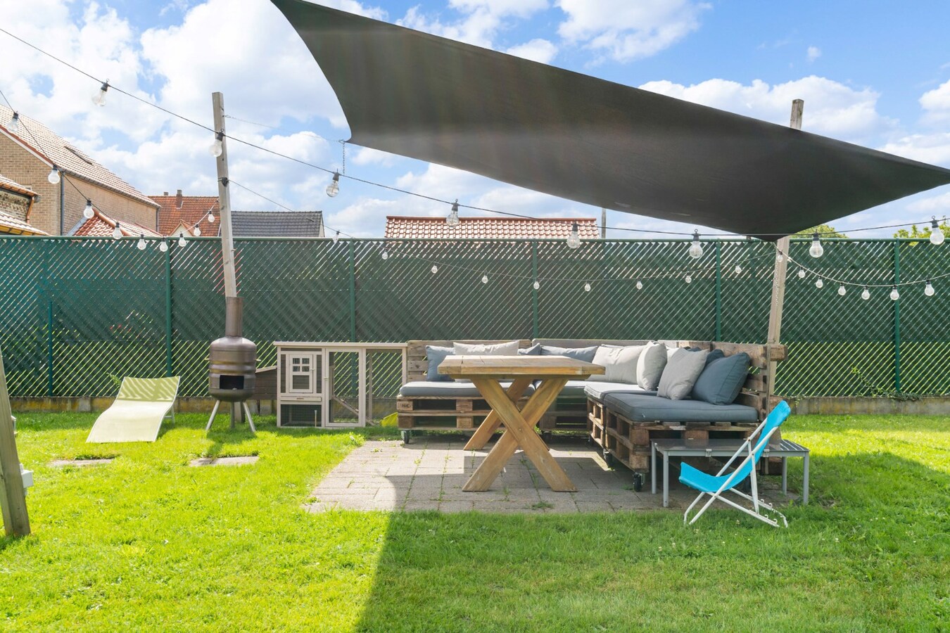 Ruime woning met 4 slaapkamers op een zeer ruim perceel. 