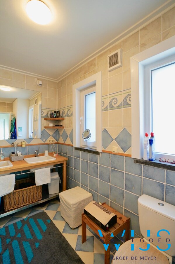 Instapklaar woonhuis op 17.400 m² grond te ASSENEDE ! 