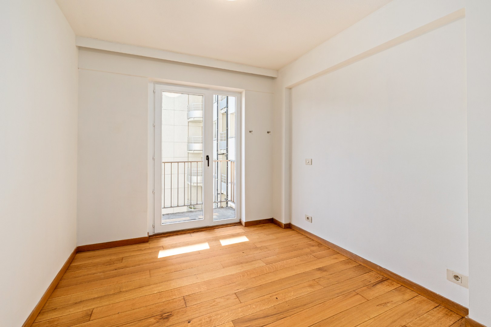 APPARTEMENT MET ZIJDELINGS ZEEZICHT IN CENTRUM 