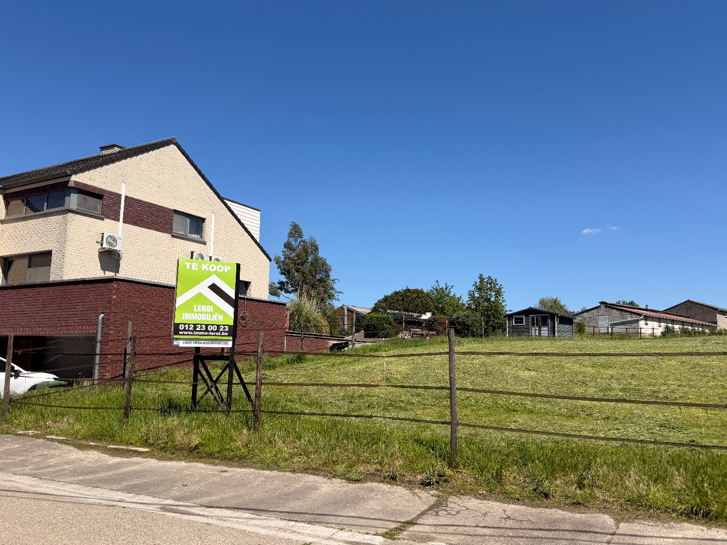 Bouwperceel voor half open bebouwing - landelijk gelegen 