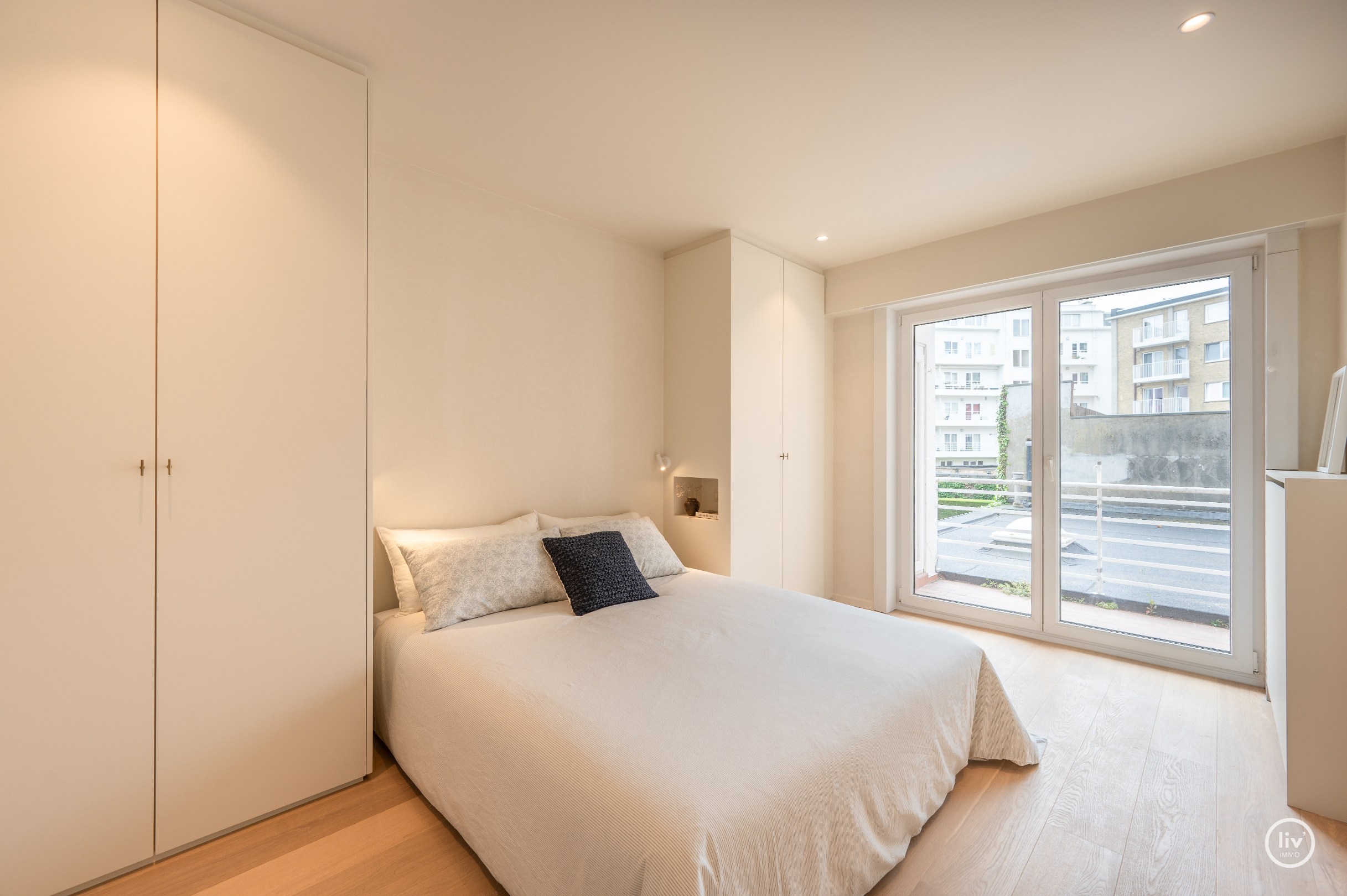 Appartement de 2 chambres élégamment rénové, idéalement situé près du Zoute. 