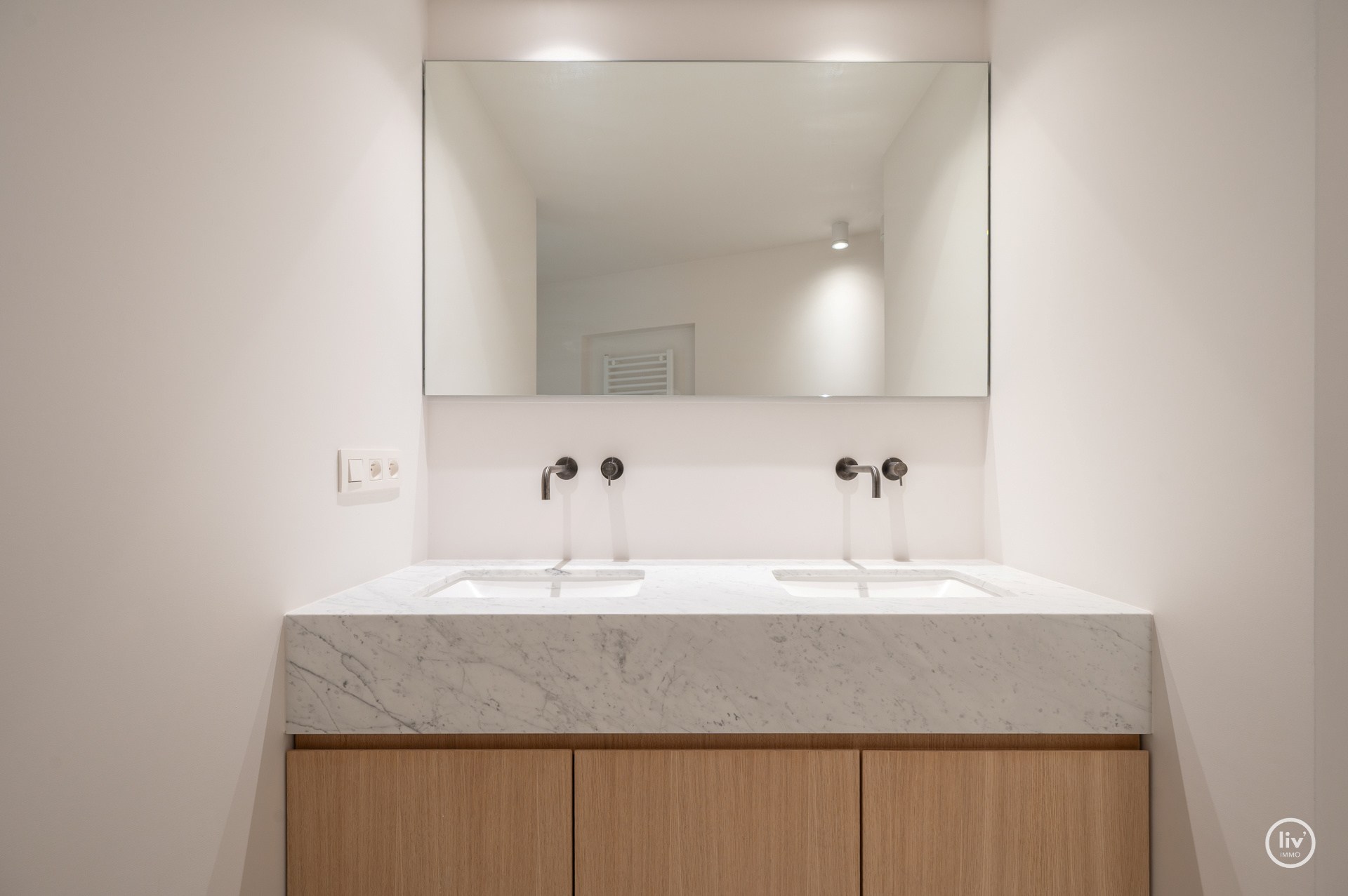 Stijlvol gerenoveerd hoekappartement op topligging in het hart van Knokke 