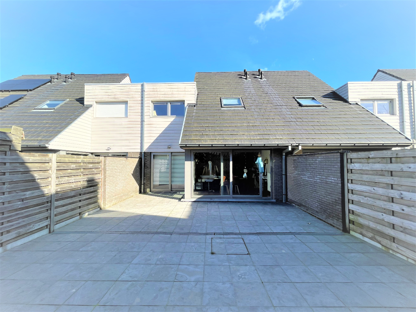 Recente woning met garage en aangename tuin 