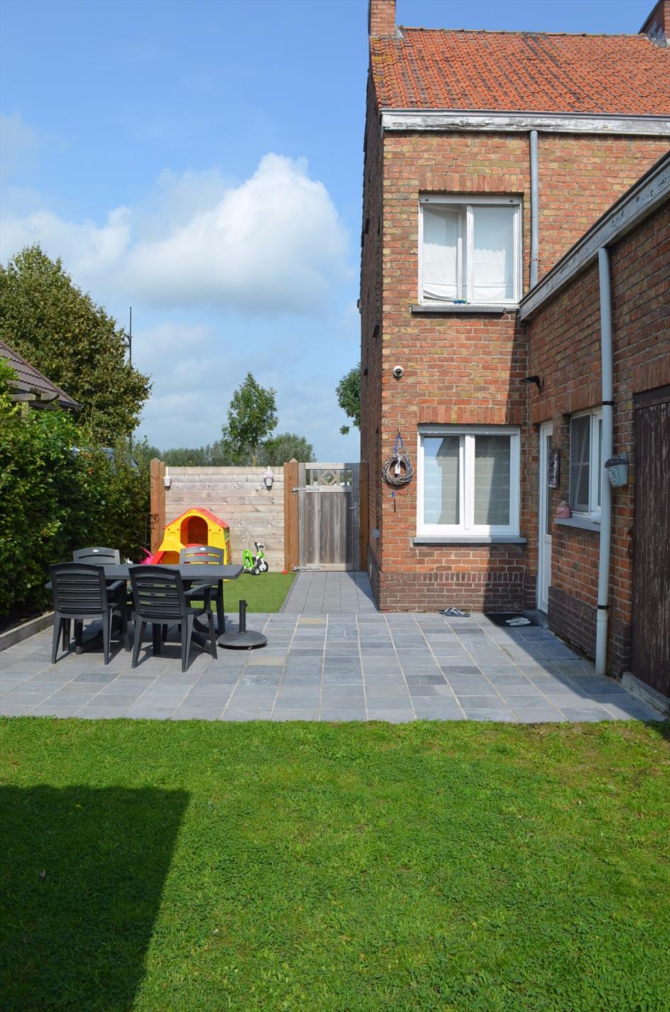 Gerenoveerde gezinswoning gunstig gelegen te Maldegem 