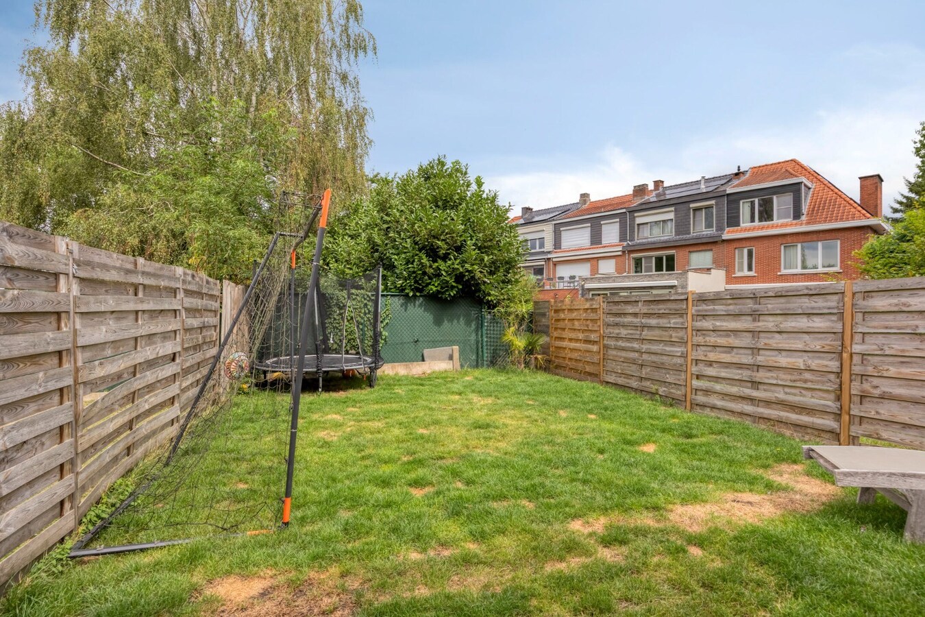 Instapklare woning met garage en tuin te Edegem 