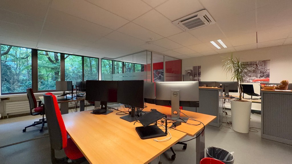 Gelijkvloerse kantoren te koop langs Singel in Antwerpen