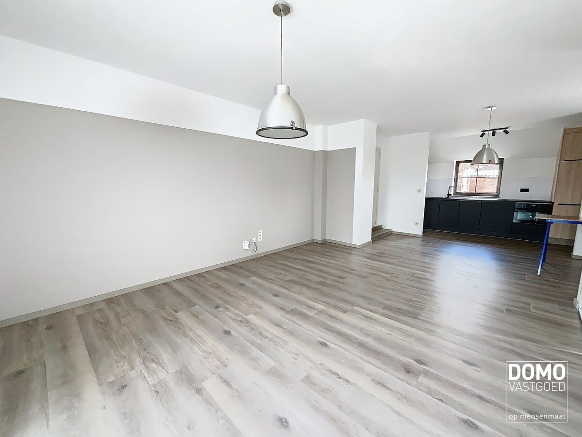 DUPLEX APPARTEMENT MET 2 SLAAPKAMERS EN 2 GARAGES TE DIEPENBEEK 