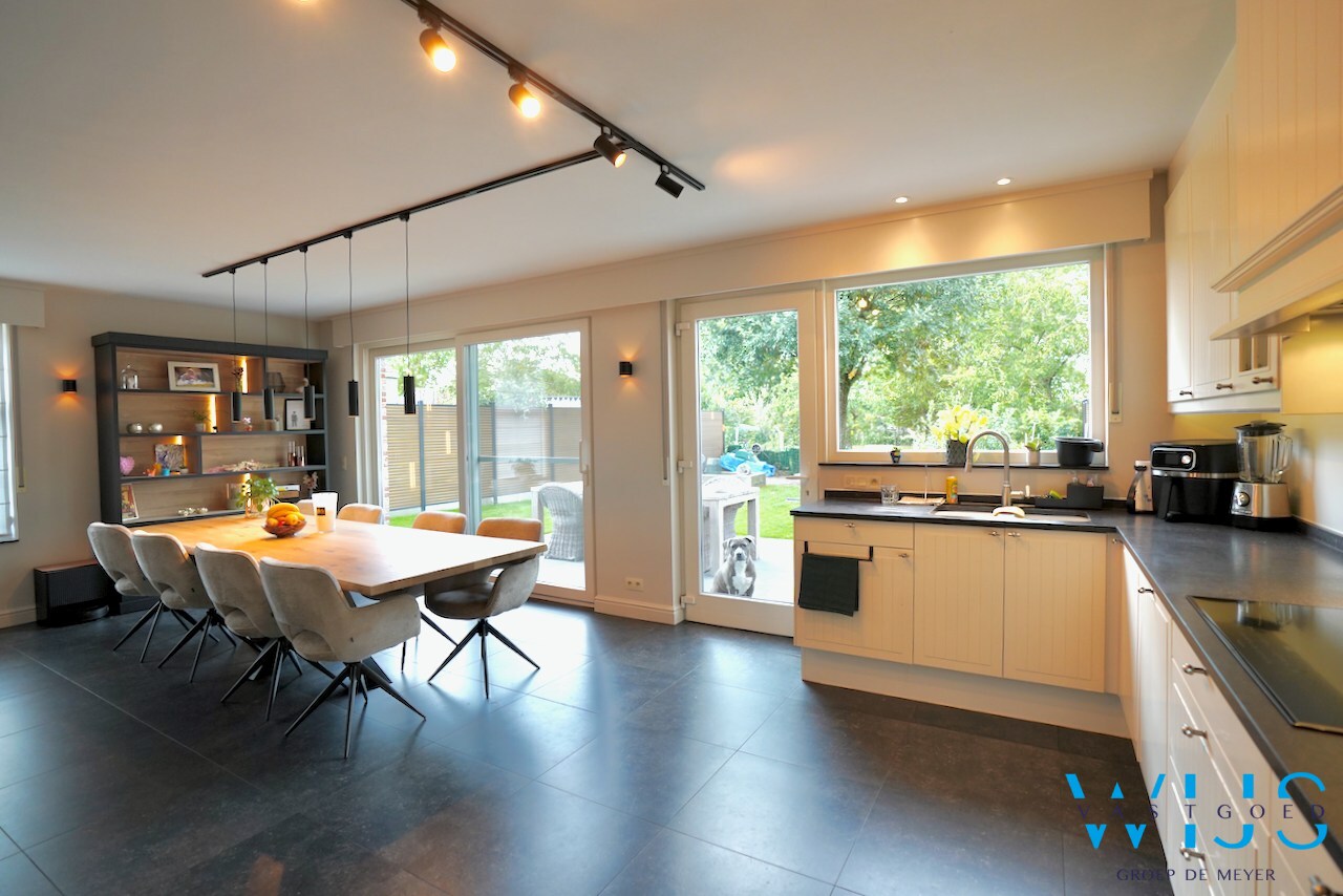 Prachtige recente woning in een zeer rustige wijk te Ertvelde ! 