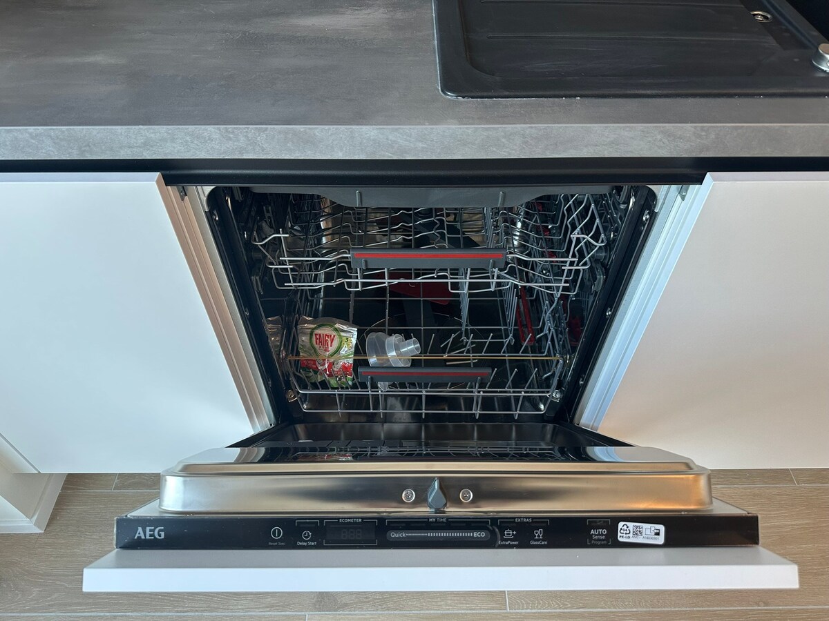 OPTIE!  NIEUW  gelijkvloers appartement met 3 slaapkamers en tuin. 