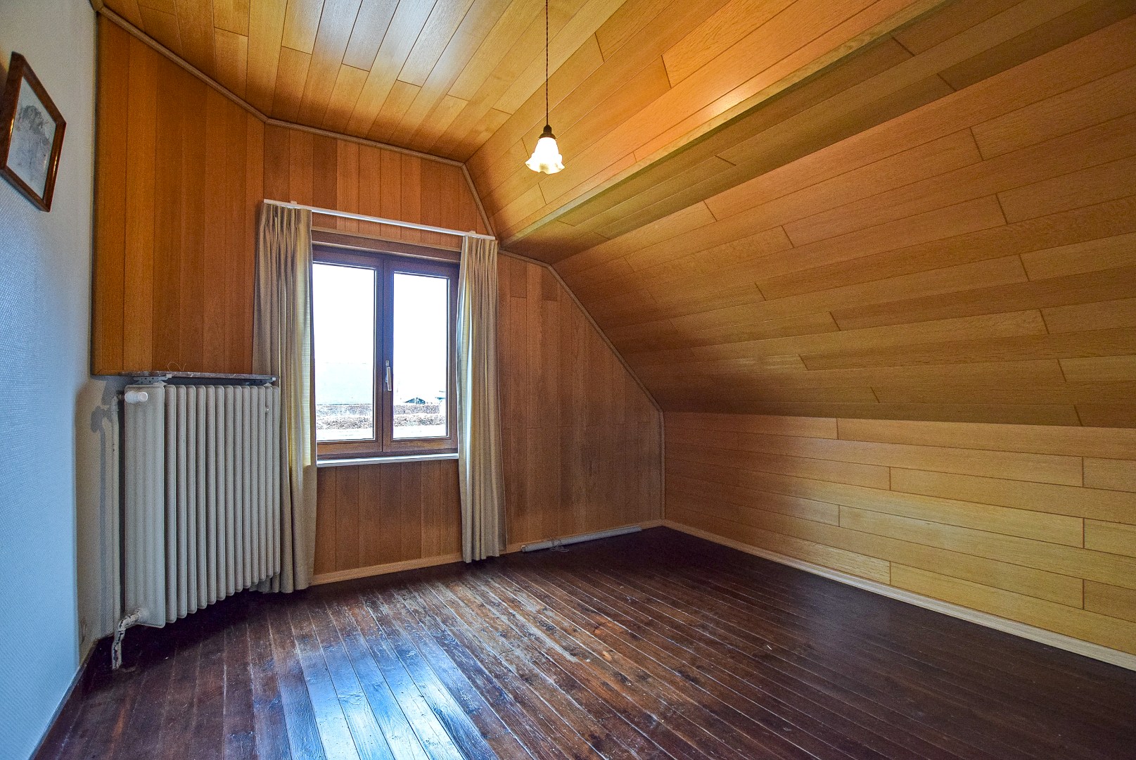 Te renoveren alleenstaande woning met 3 slaapkamers. 