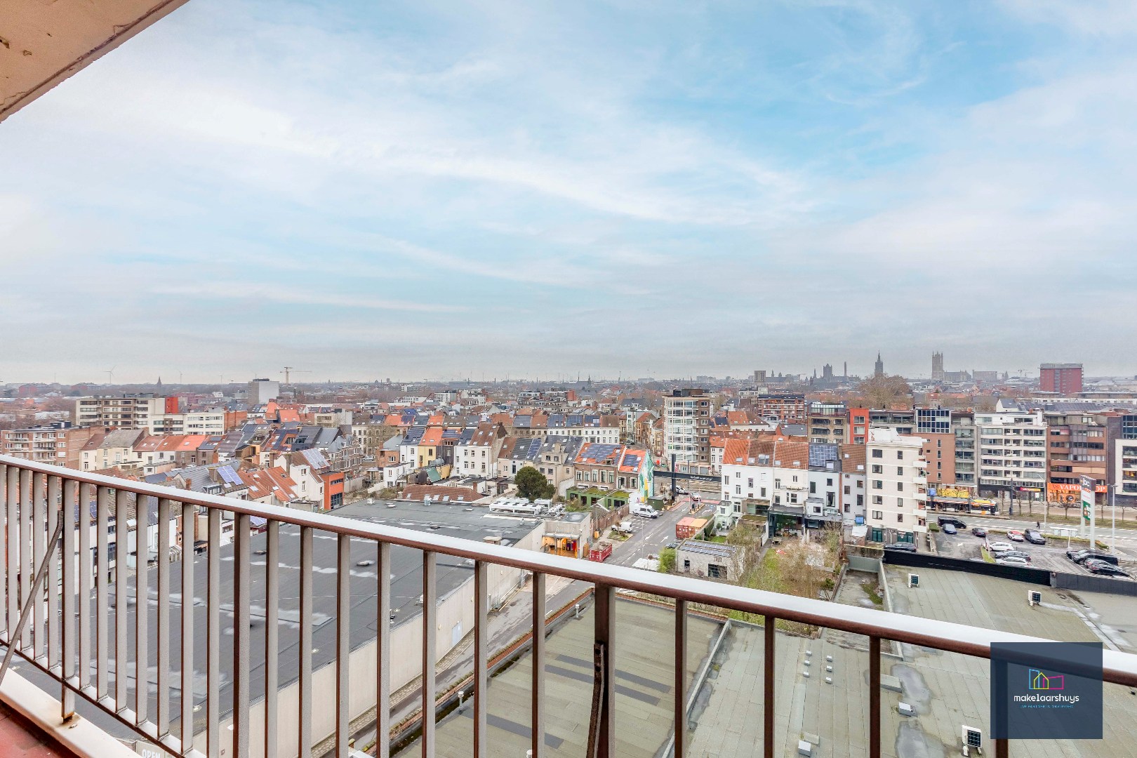 Ruim 2 slaapkamerappartement met garagebox nabij de Blaarmeersen 