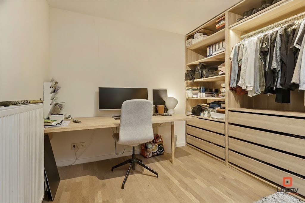 Lichtrijk en modern tweeslaapkamer appartement met groot terras in Oostakker 