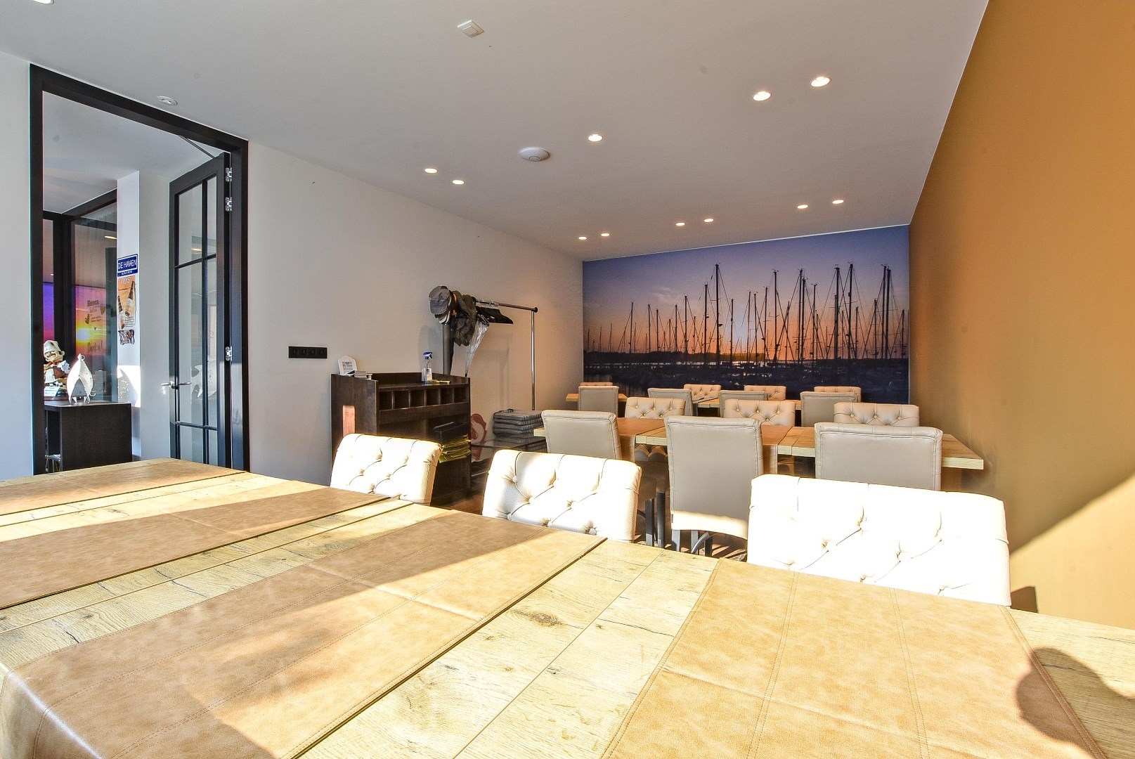 HUUR-KOOP: Restaurant 'De Haven' volledig gebouw met mogelijheden vlakbij de kaai gelegen op 313 m². 