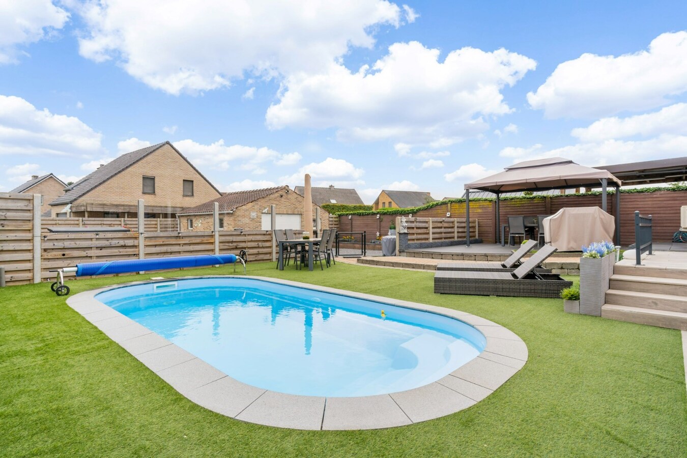 Gerenoveerde woning met tuin, garage en 3 slaapkamers in Opglabbeek - Perceeloppervlakte 684.00 - Bewoonbare oppervlakte 160.00 - Zuidoostelijke tuinoriëntatie 